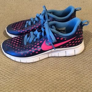 Nike tennis shoes 6y